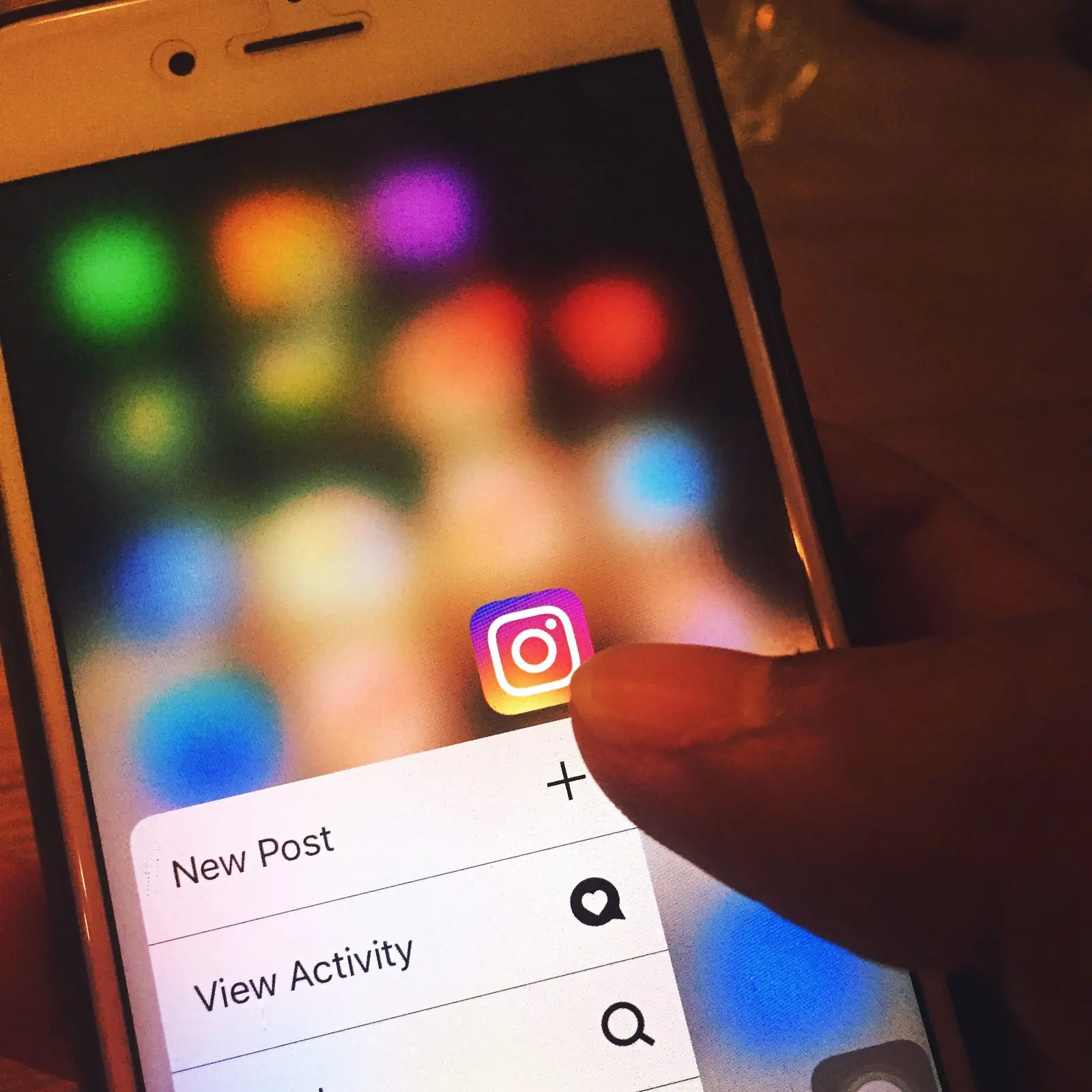Opțiunile rapide ale aplicației Instagram pe telefon, fotografie de context